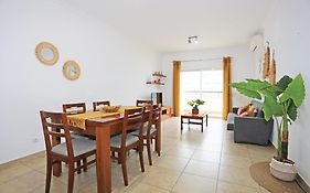 A04 - Large Modern 1 Bed Apartment With Pool